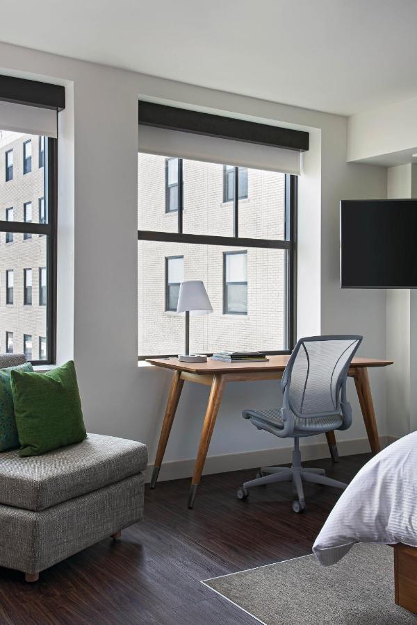 Guest room, 1 King, City view