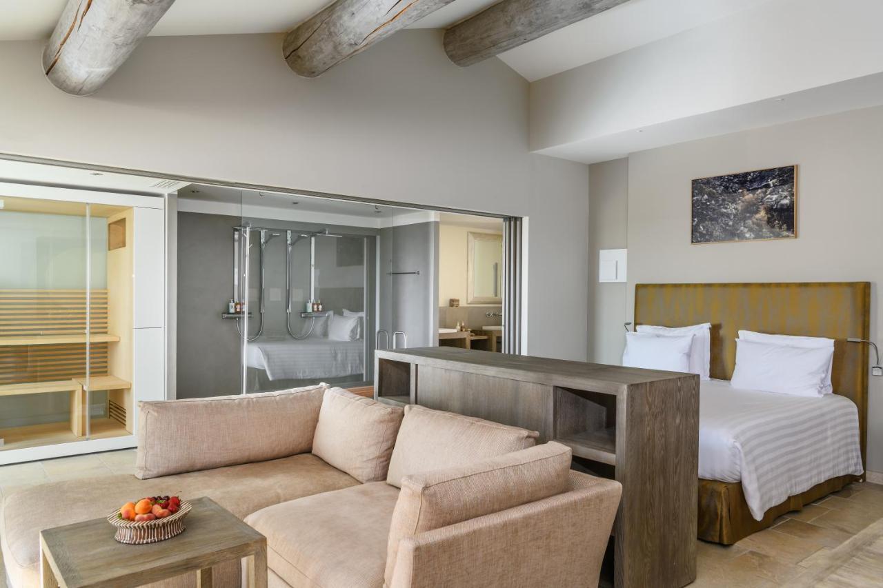 Deluxe Suite Spa Bath