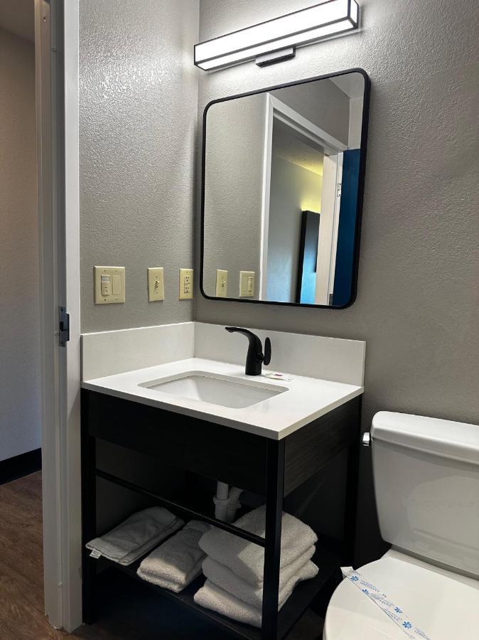 Deluxe Queen Room with Two Queen Beds - Non-Smoking