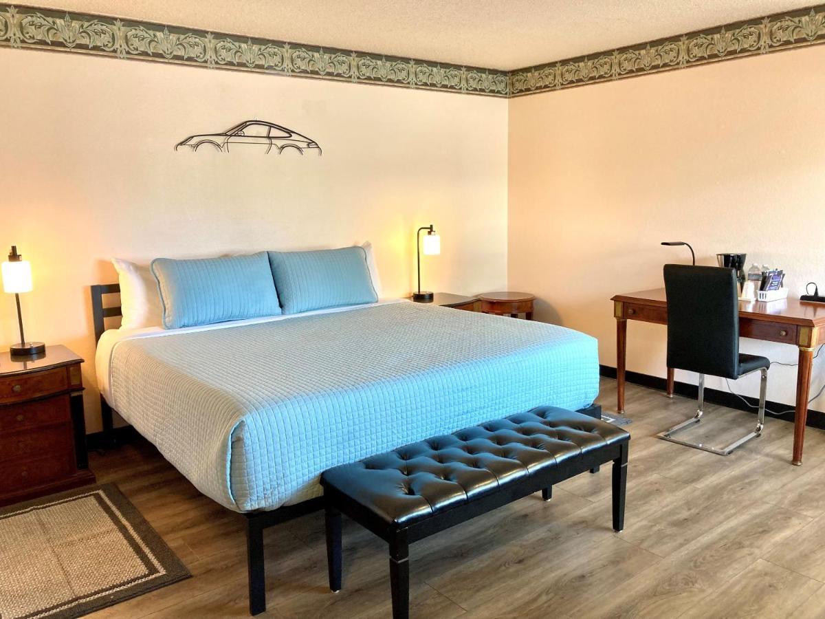 Deluxe King Room