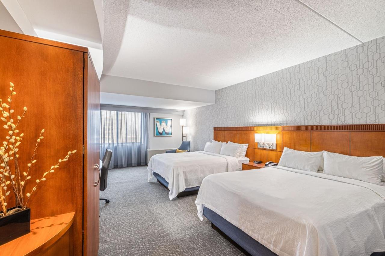 Guest room with Two Queen Beds