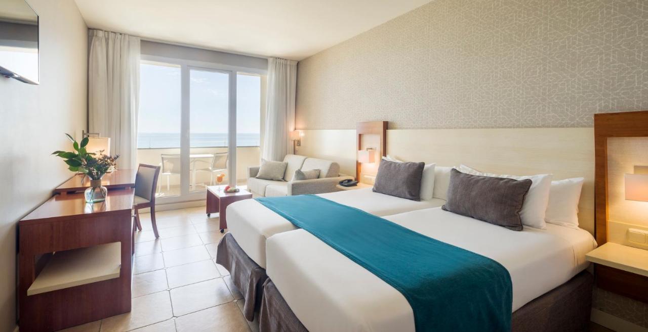 Habitación Triple con vistas al mar (2 adultos + 1 niño)