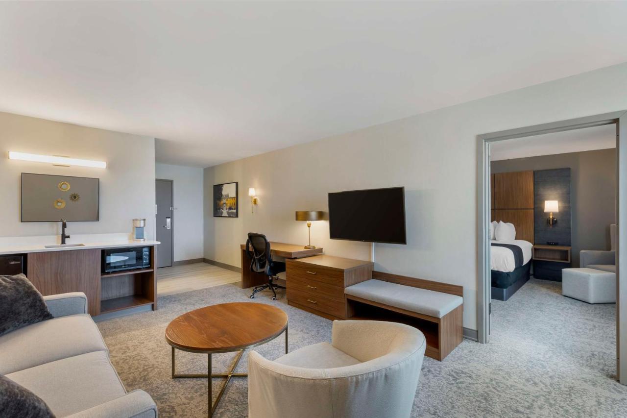 King Suite - Upper Floor - Non-Smoking