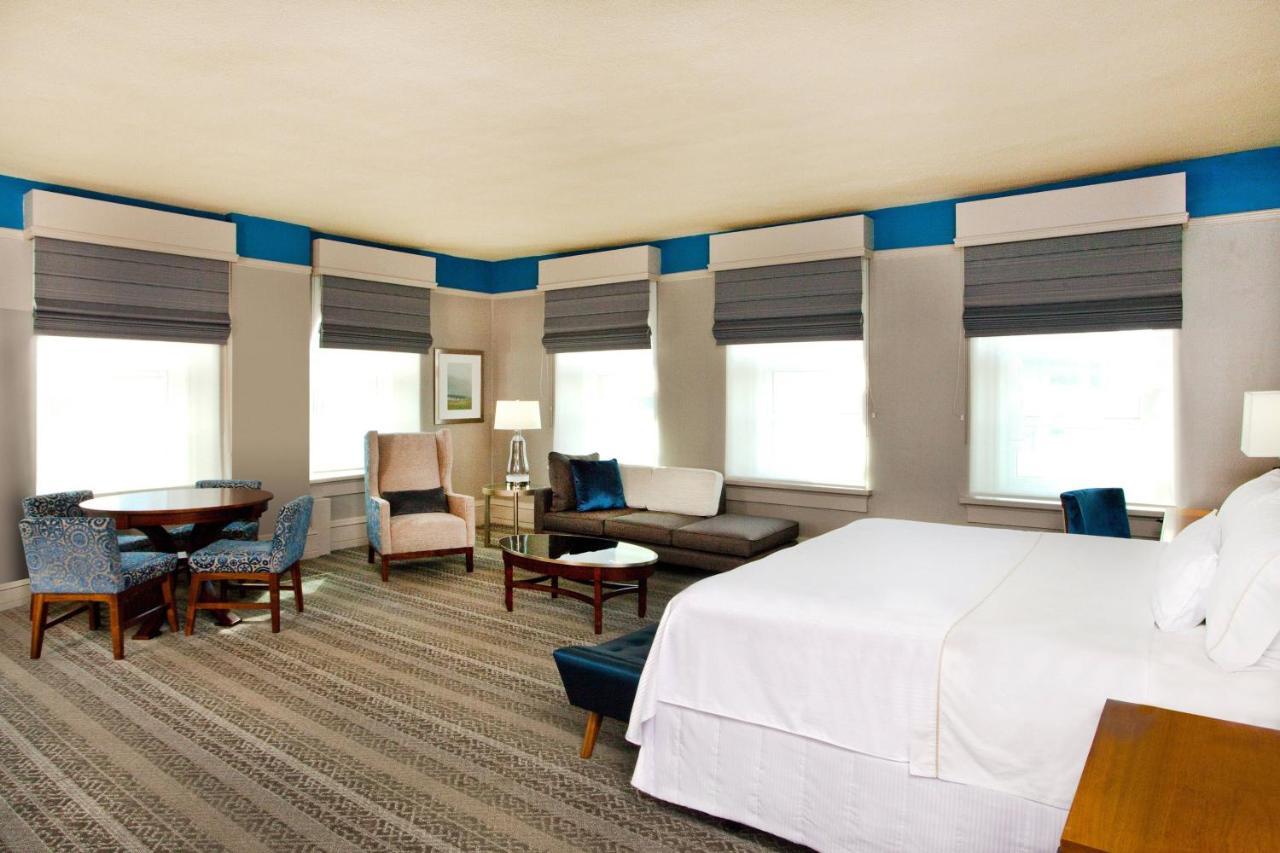 Studio Suite, 1 King, Corner room