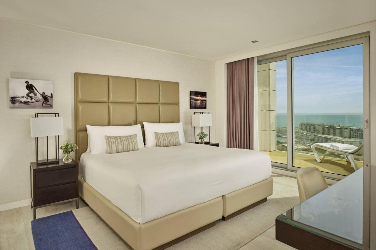 One-Bedroom Suite, Sea View, 1 king, Balcony