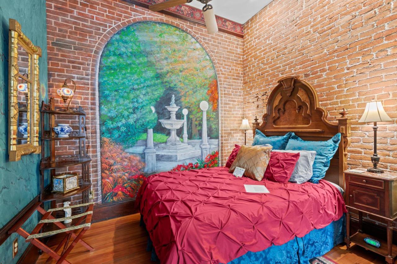 Deluxe Queen Studio