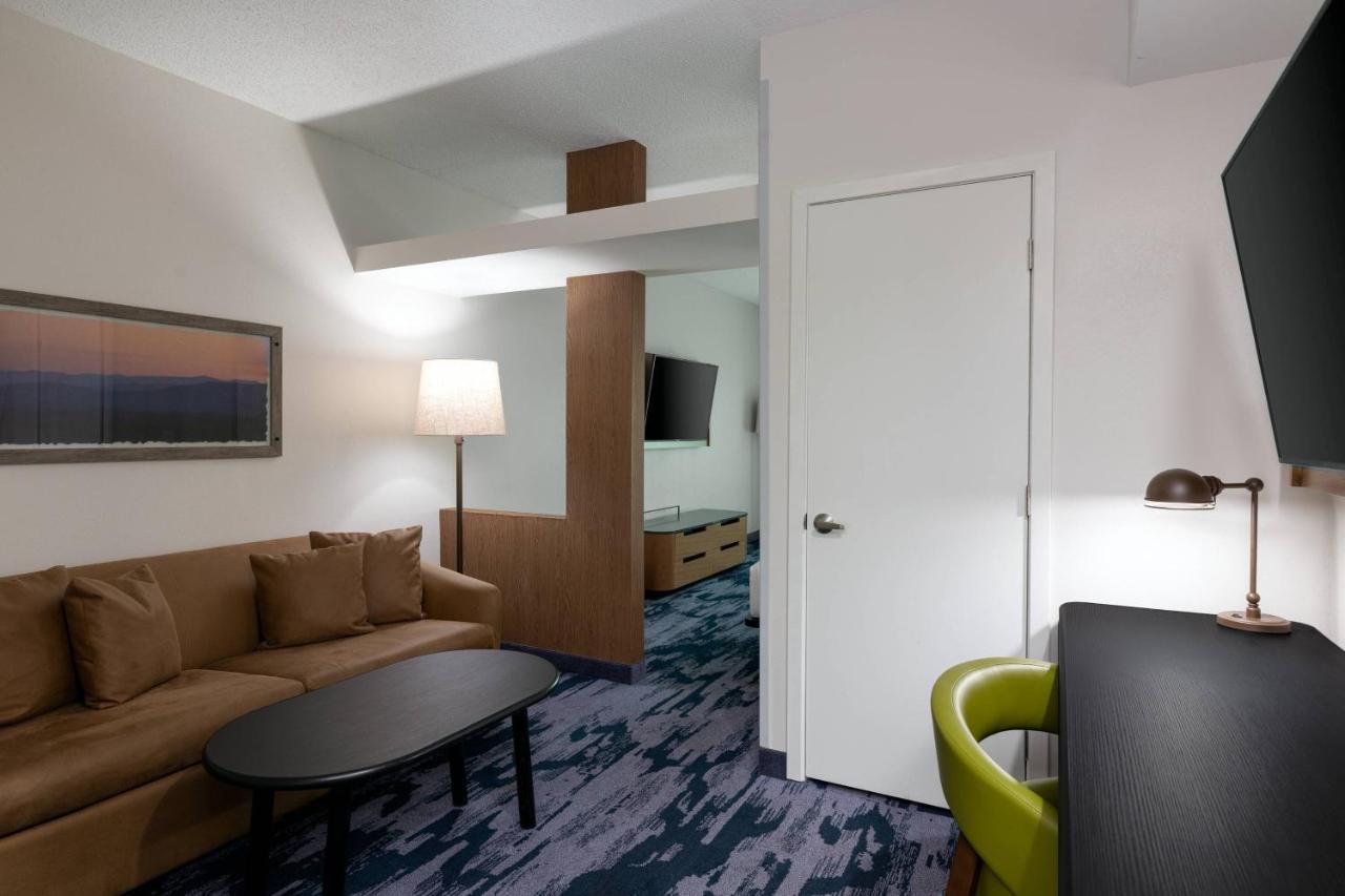Suite, 2 Queen, Sofa bed