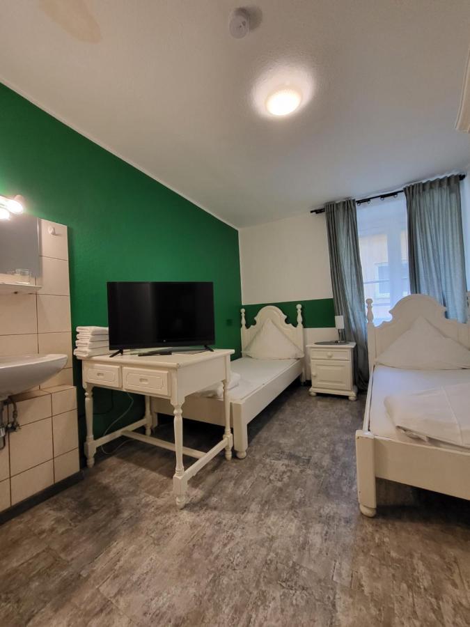 Twin Room with own Shower and Shared Toilet,519576429:JPEG