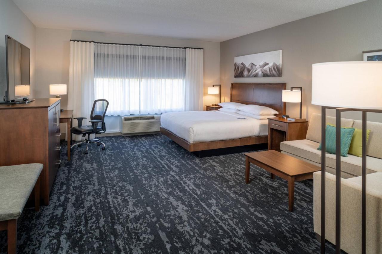 Larger Guest room, 1 King, Sofa bed