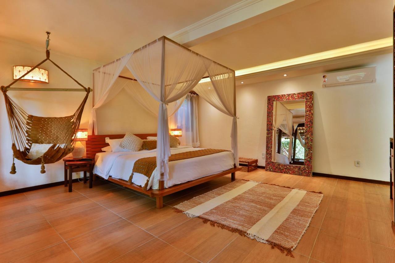 Quarto com Cama King-size e Banheira de Hidromassagem