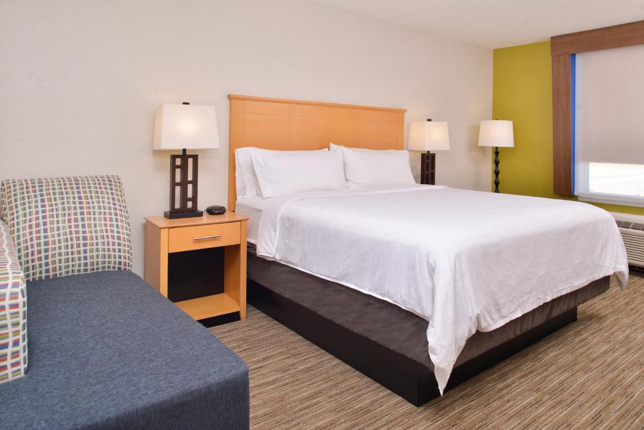 Standard King Room - Communications Accessible