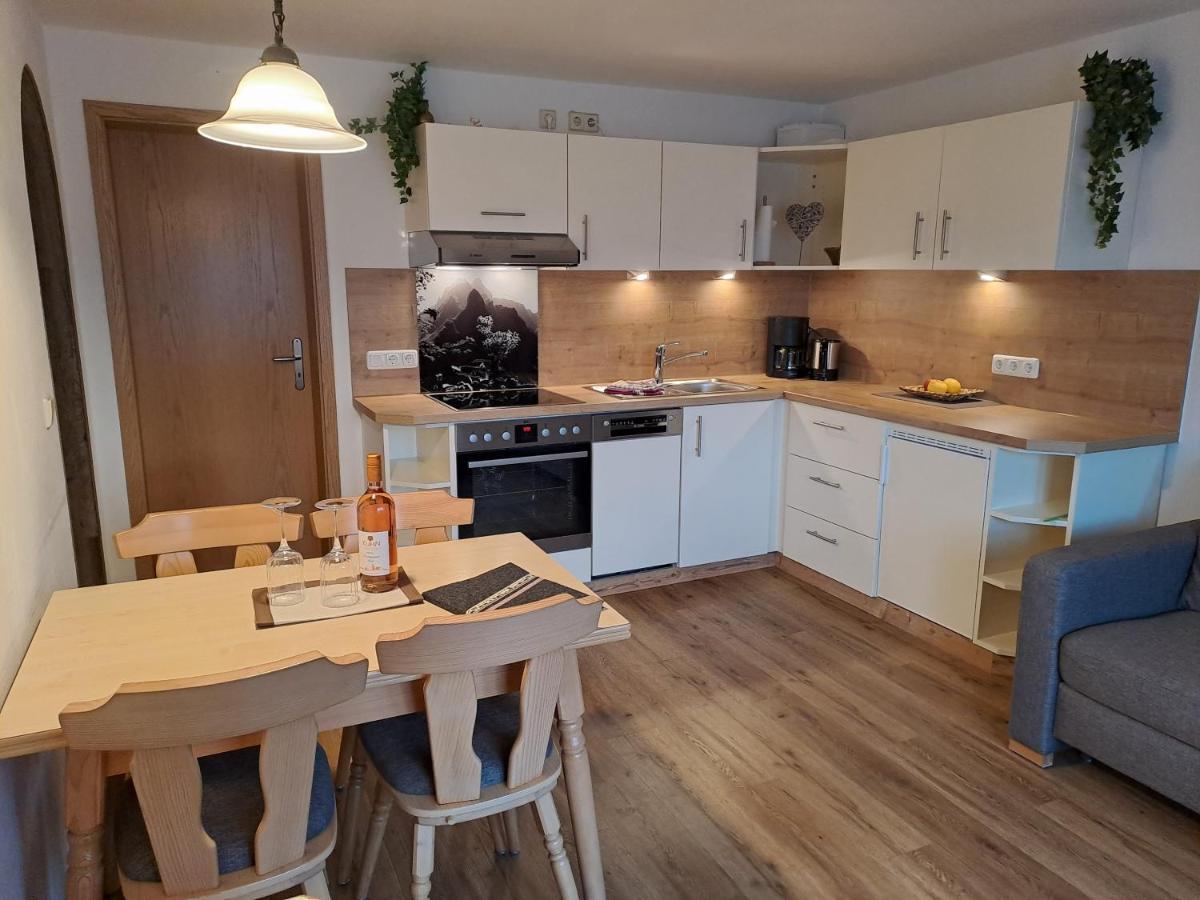 Apartment mit Balkon