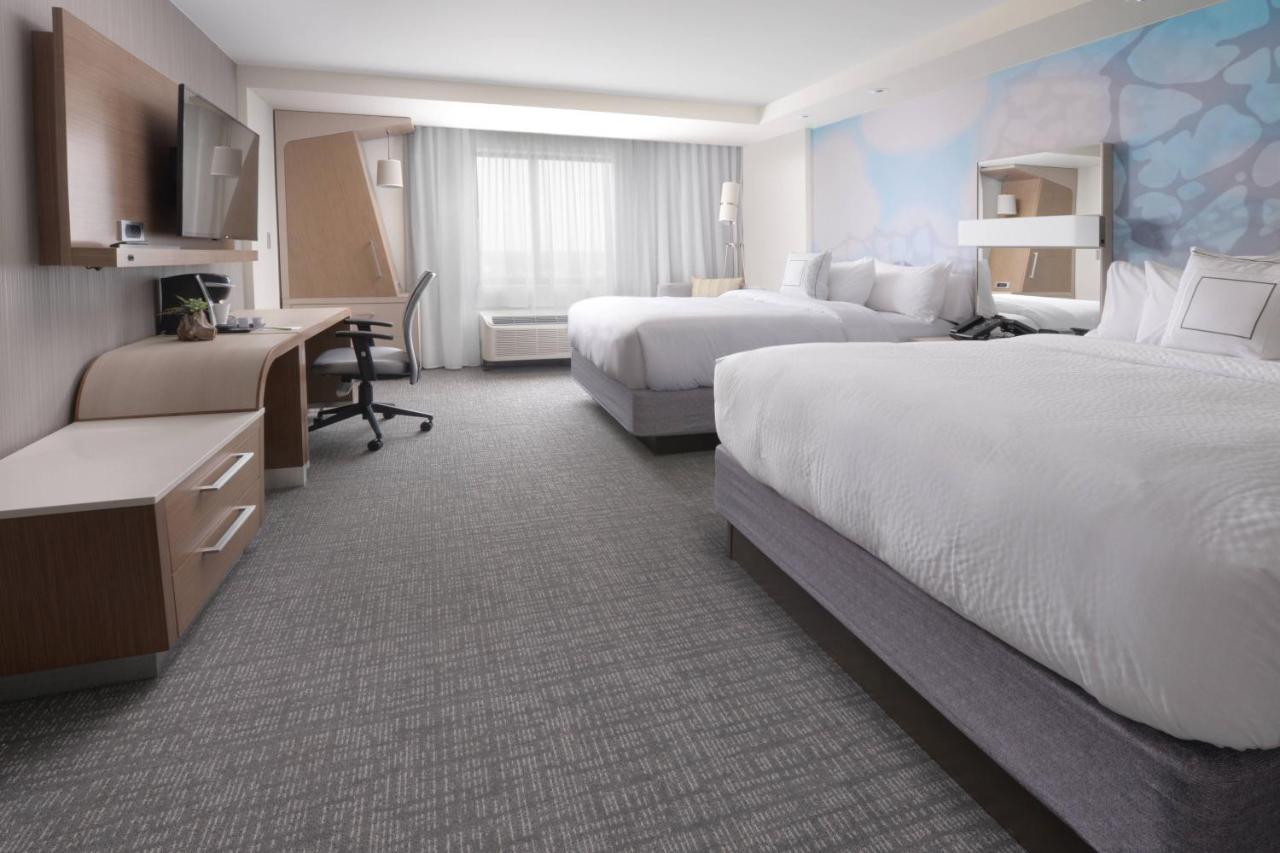Queen Room with Two Queen Beds - Hearing Accessible
