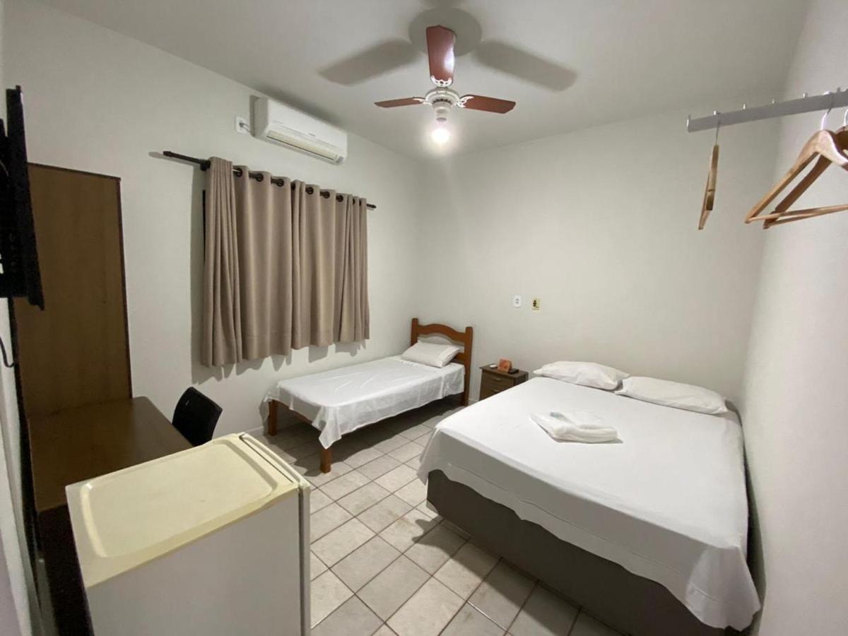 Quarto Grande com Cama de Casal ou 2 de Solteiro