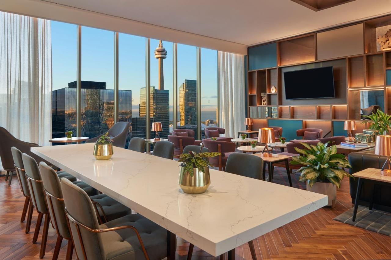 Camera Premium con 1 Letto Queen-Size e Accesso al Club Lounge