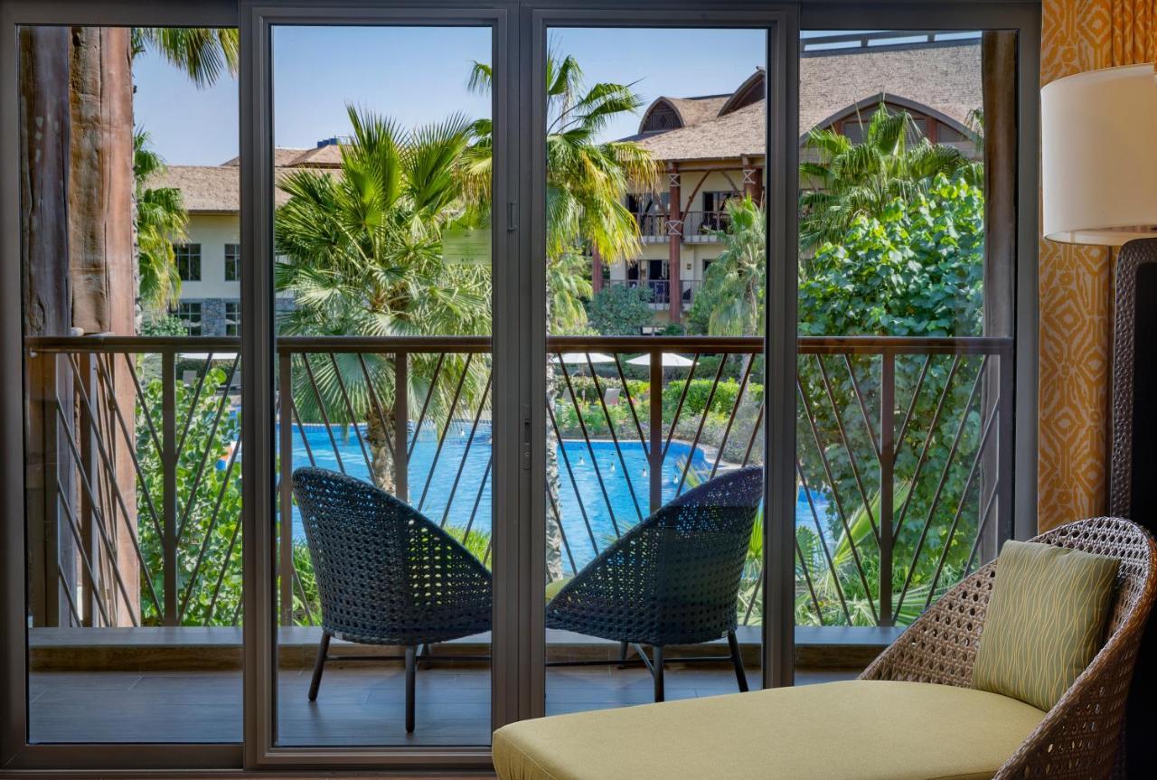 Deluxe Room, 1 King, Pool view, Balcony