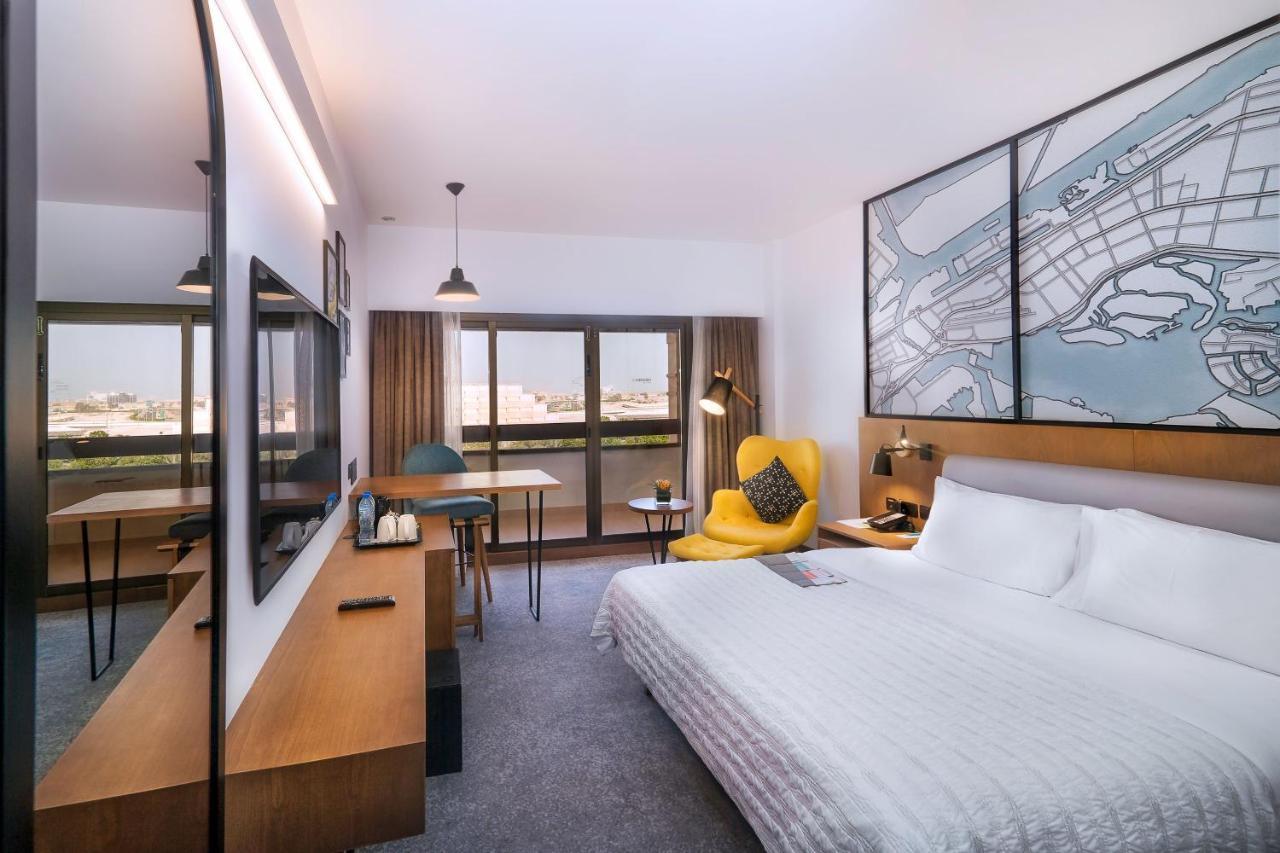 Quarto Deluxe com Cama King-size e Varanda com Vista do Mar