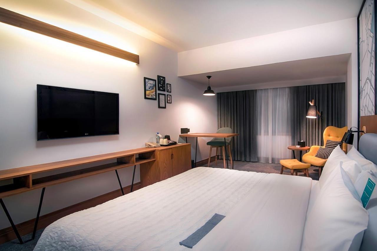 Quarto Deluxe com Cama King-size e Vista da Cidade