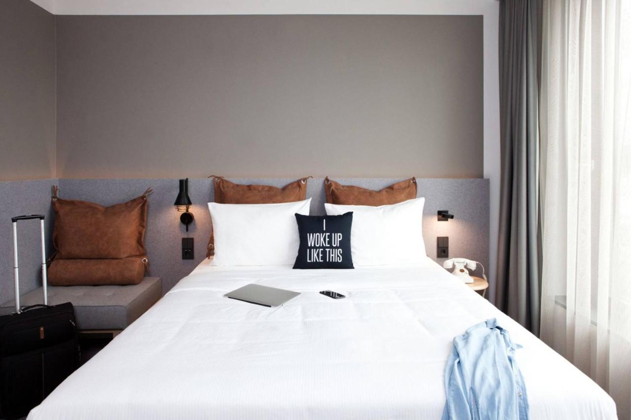 Moxy Kamer met 1 Queensize Bed en Uitzicht op het Binnenland