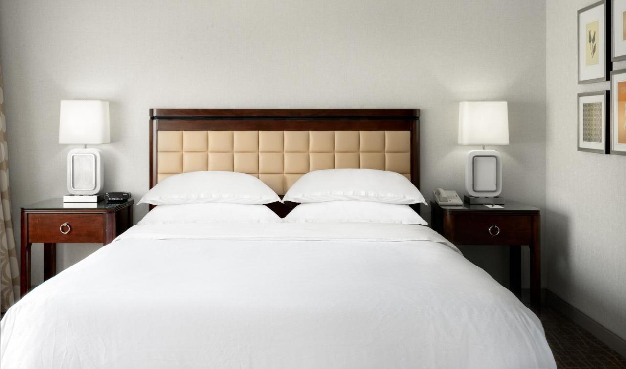 1 Bedroom Suite, 1 King, Sofa bed - Pool View