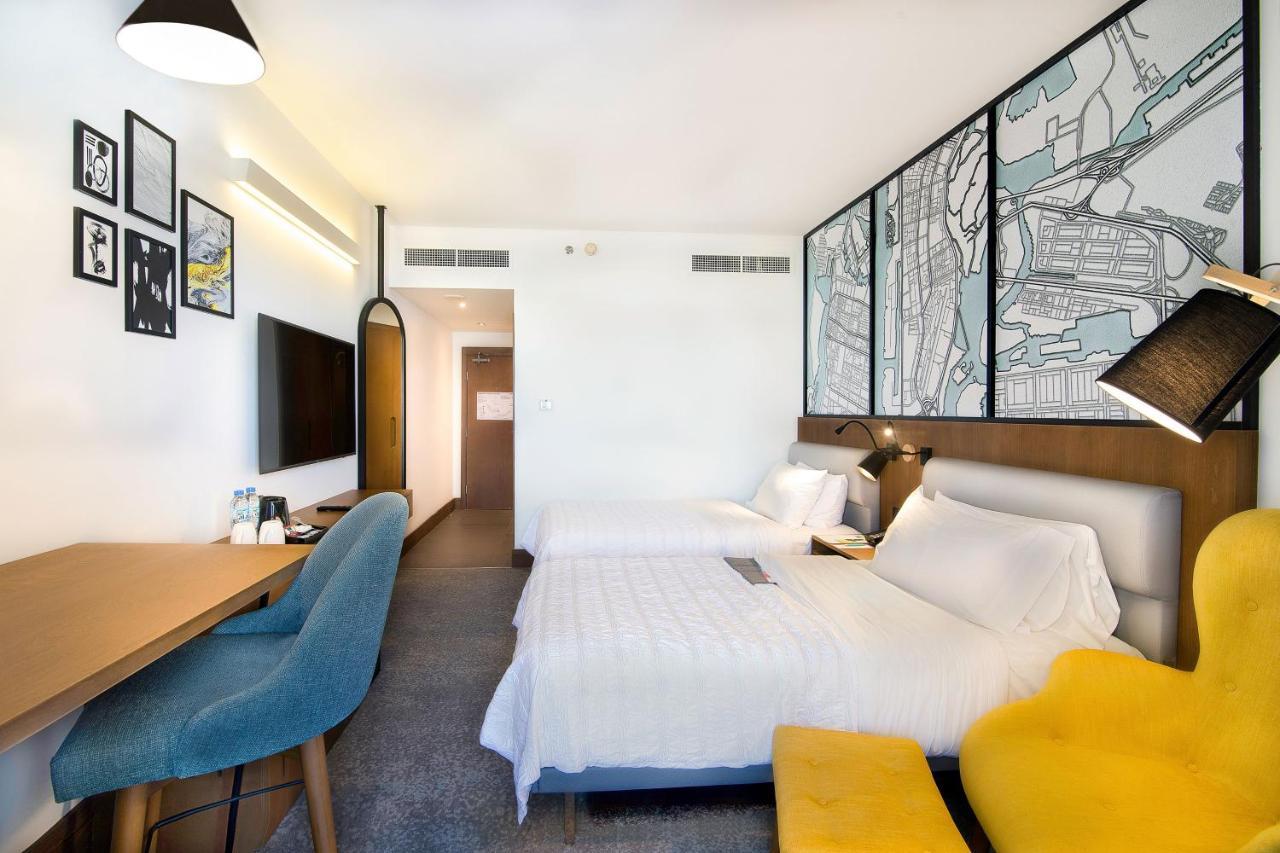 Quarto Deluxe com 2 Camas de Solteiro e Vista da Cidade