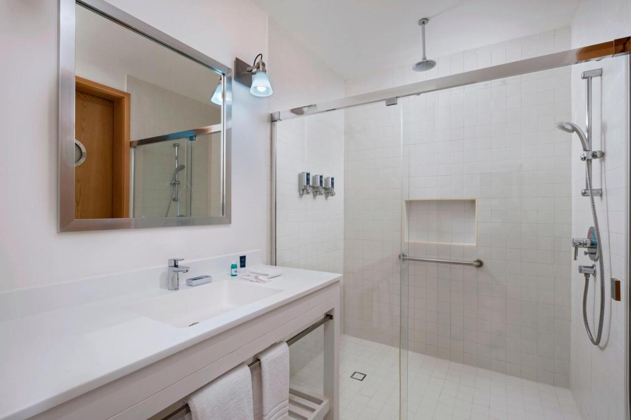 Traditional, Guest room, 2 Queen, City view
