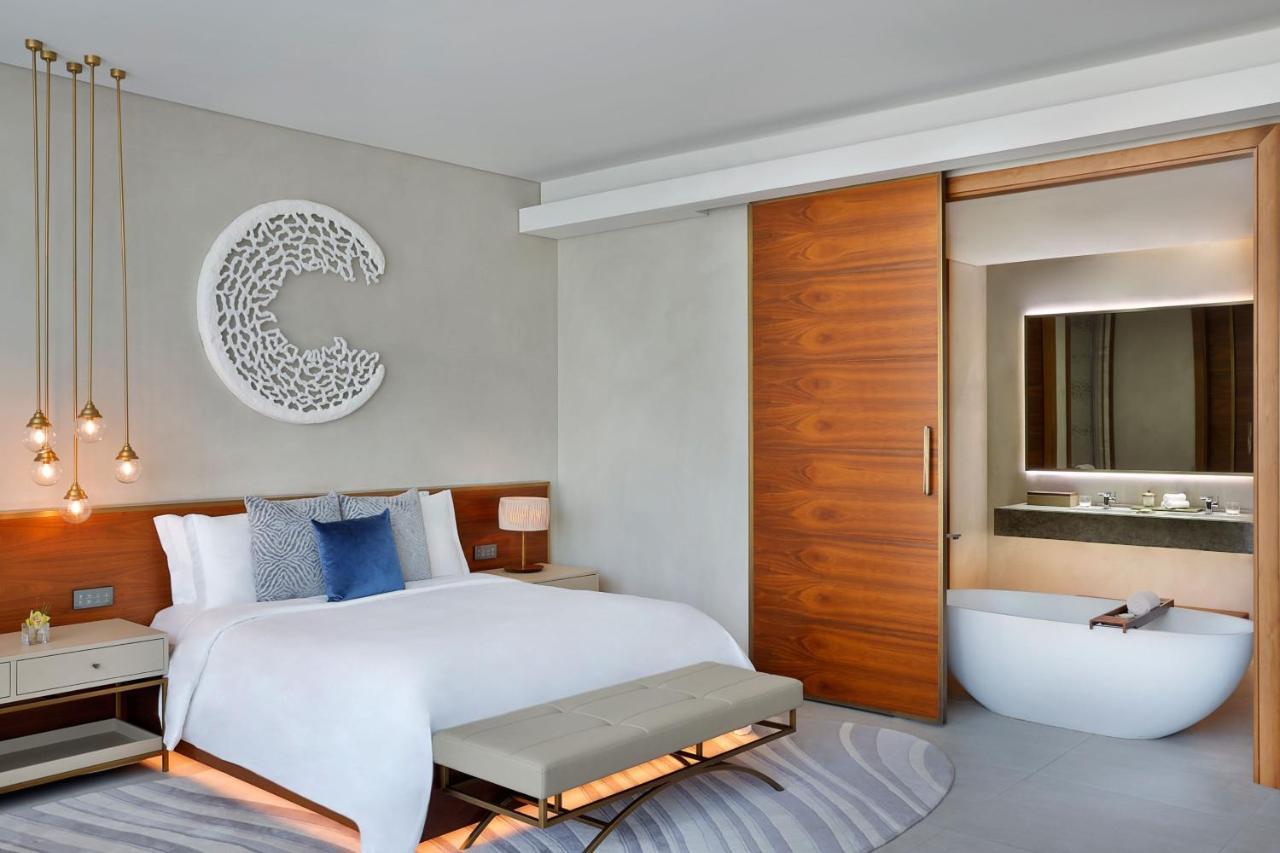 Superior Kamer met Kingsize Bed en Gedeeltelijk Uitzicht op Burj Khalifa of het Centrum - Inclusief Signature St. Regis Butlerservice