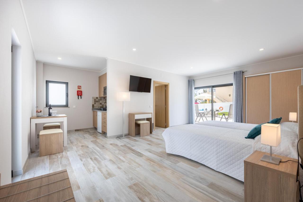 Deluxe Doppel-/Zweibettzimmer mit Zugang zum Pool