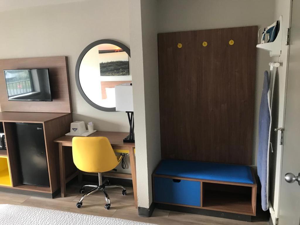 Double Room with Tub with Grab Bars - Mobility Accessible/ Pet-Friendly/Smoking