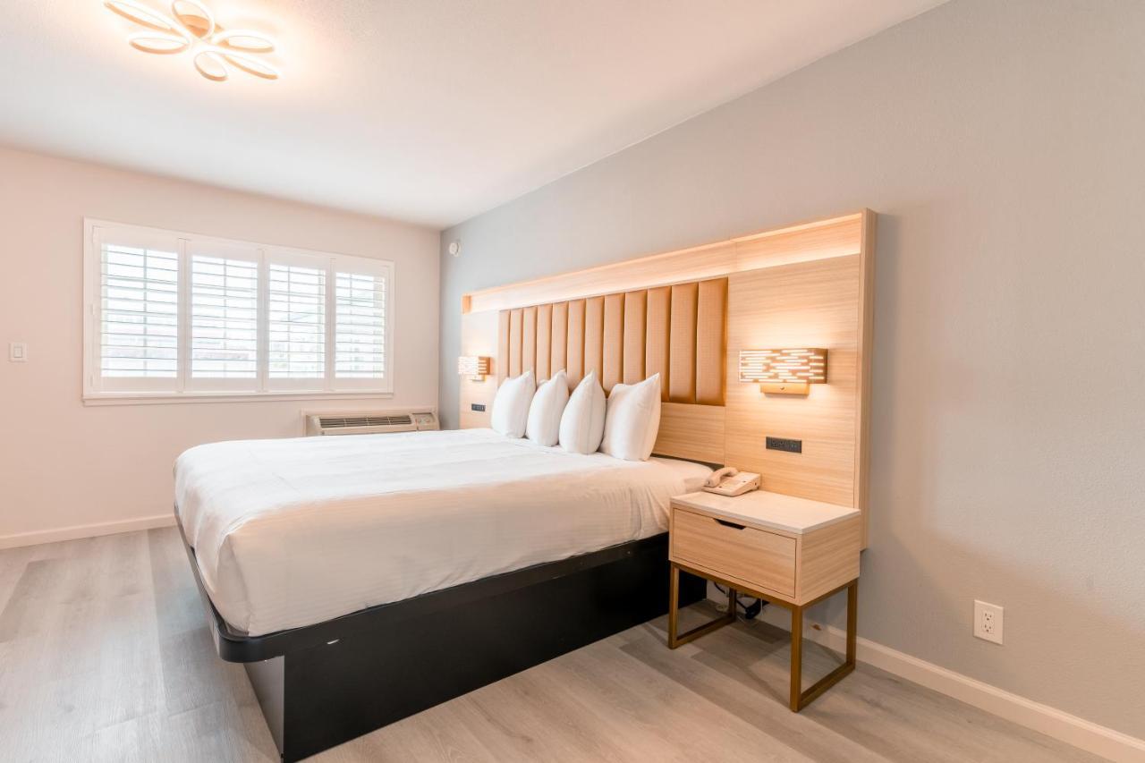 Chambre Lit King-Size Deluxe - Non-Fumeurs