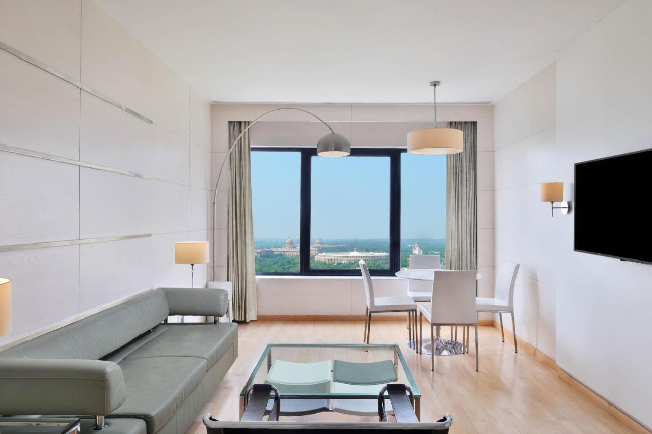 Suite Executive - Trasferimento Aeroportuale di Andata e Ritorno, Accesso al Club Lounge con Hi-Tea dalle 15:00 alle 17:00, Happy Hour dalle 18:00 alle 20:00