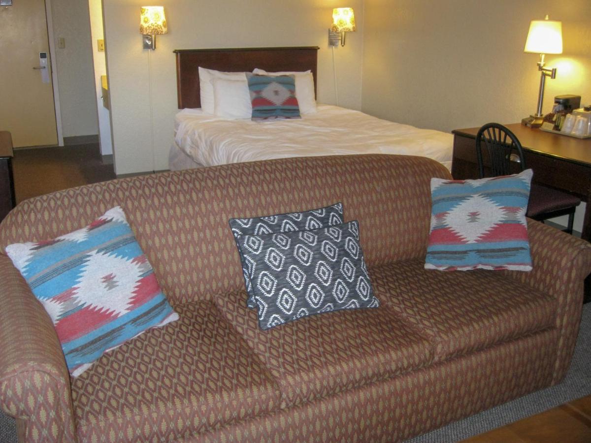 Spruce Family Suite - Multiple Beds - Balcony
