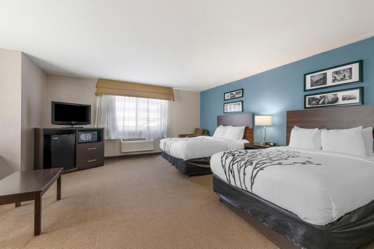 Double Suite with Two Double Beds - Non-Smoking