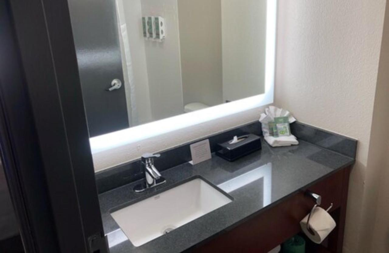 King Room - Disability Access - Poolside