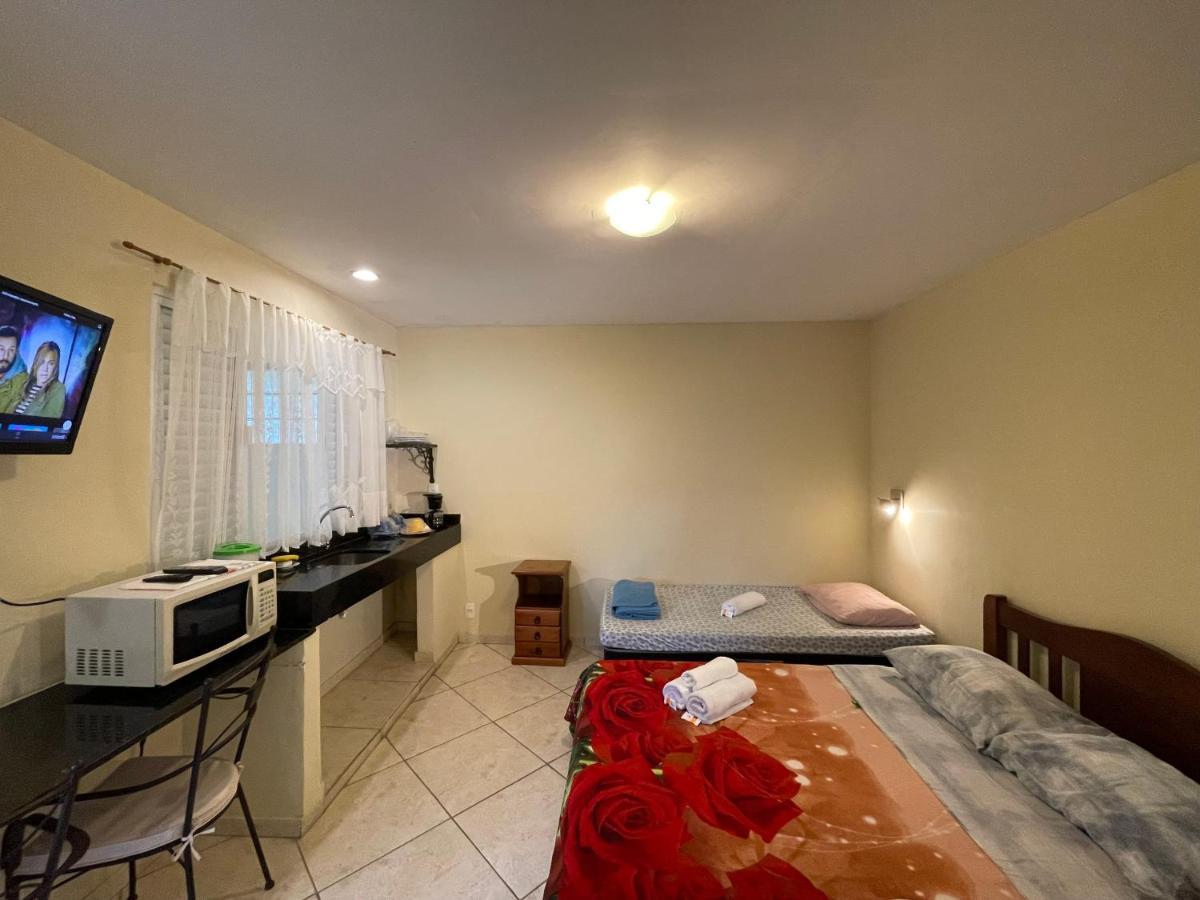 Quarto Triplo com Banheiro Privativo