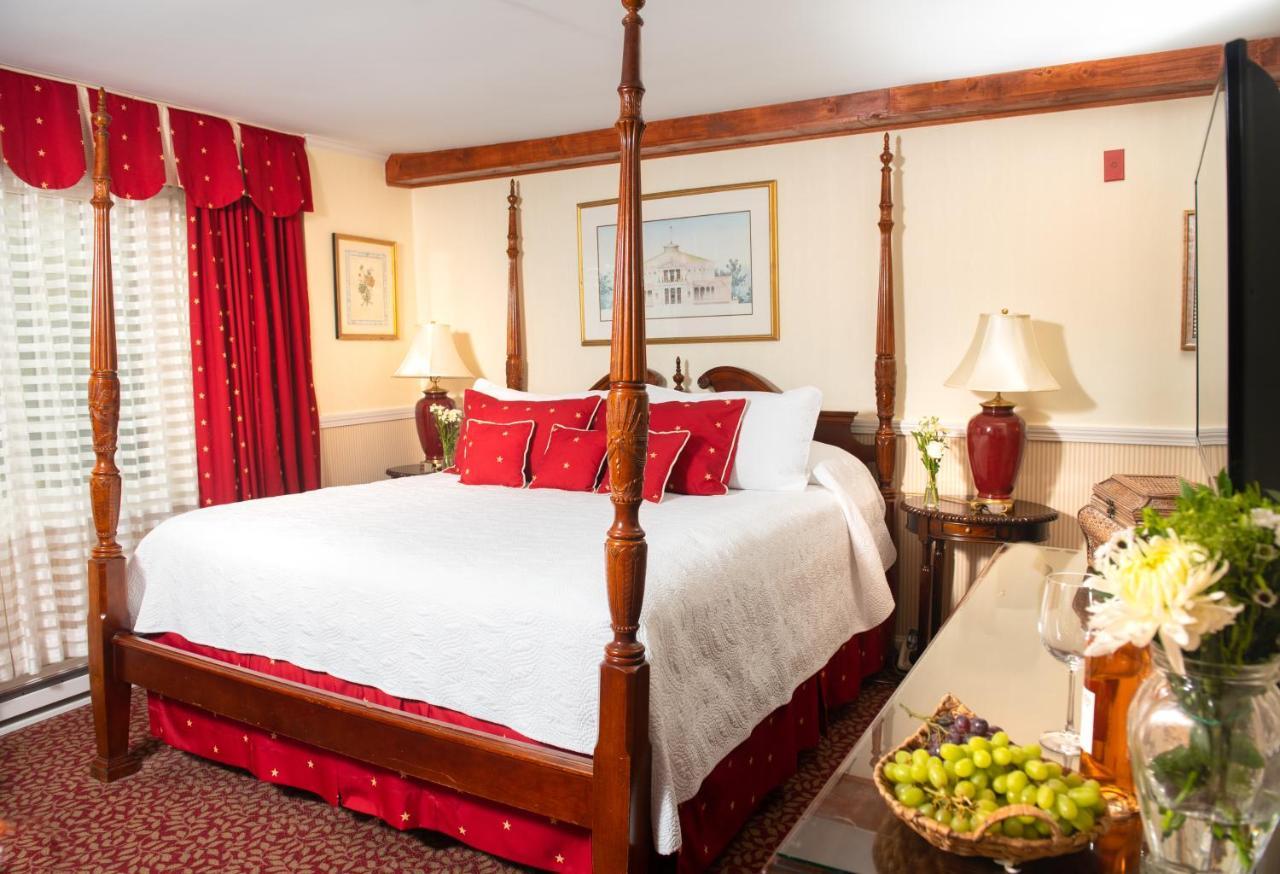 Deluxe King Room (NOT Pet Friendly),1427383936:JPEG