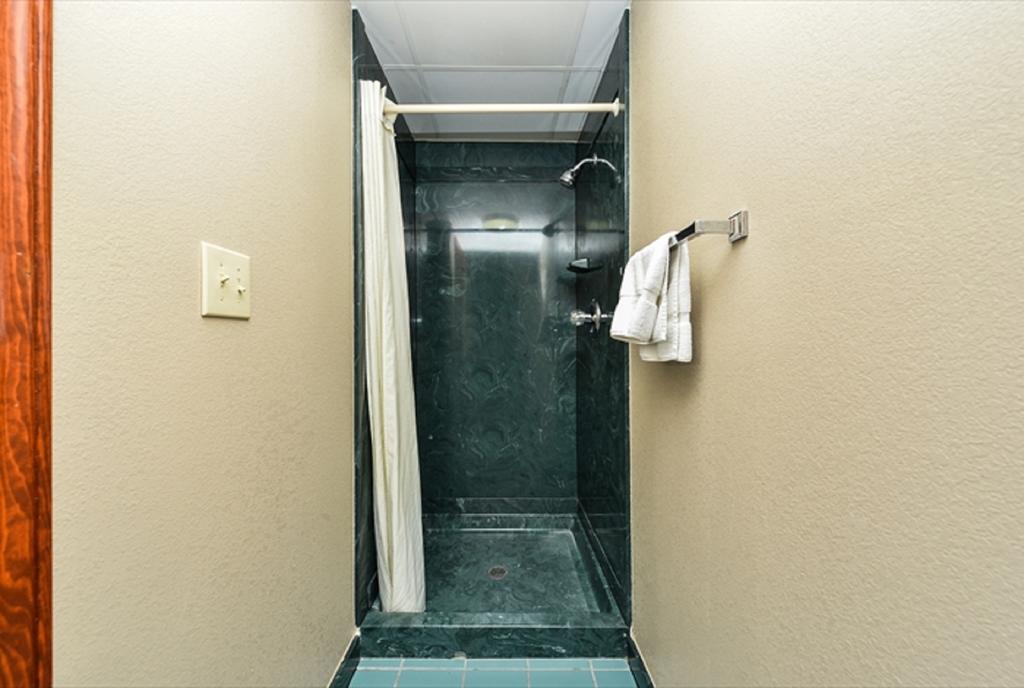 One-Bedroom King Suite - Non-Smoking