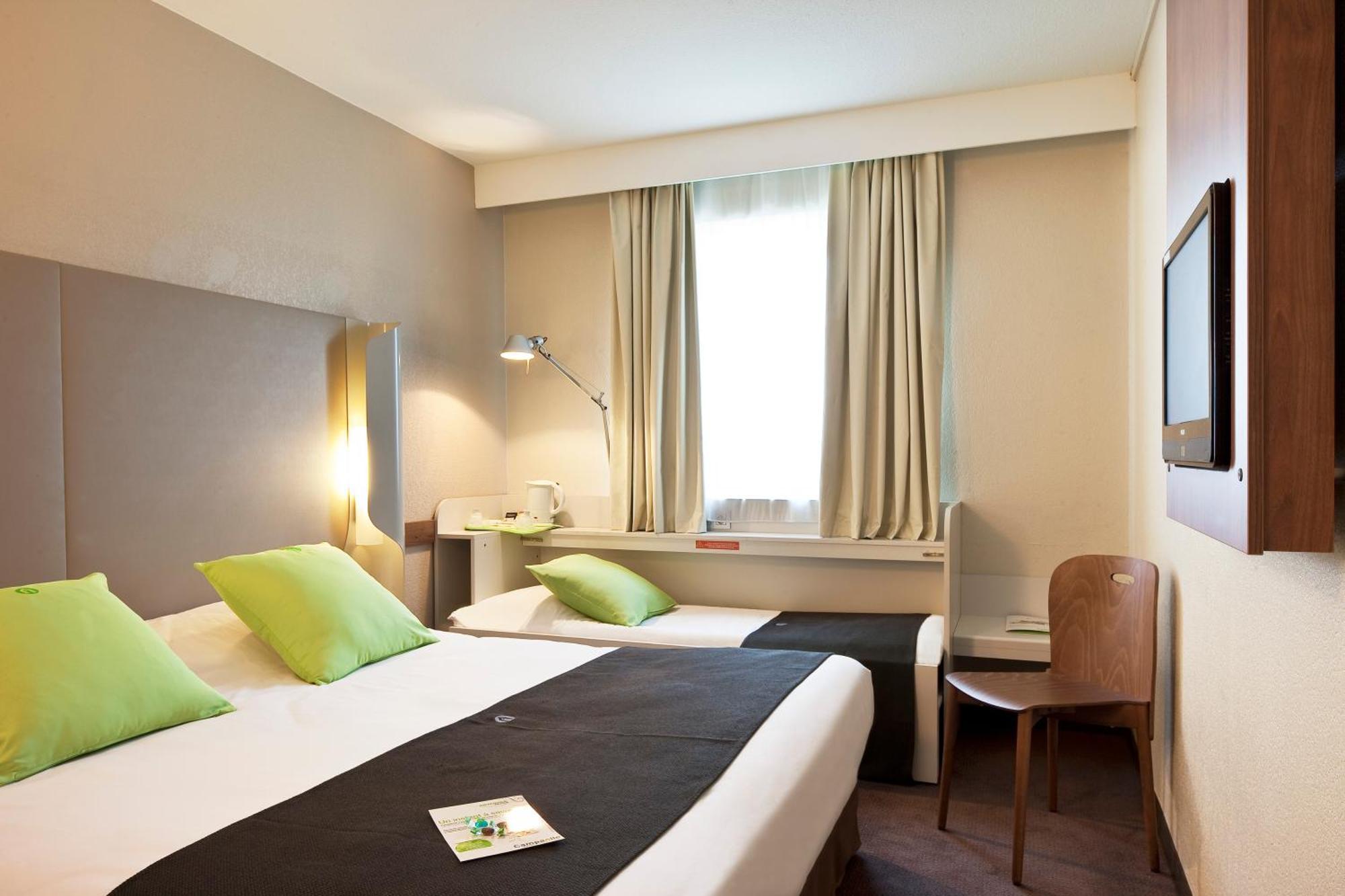 Standard Double Room with One Single Bed - Up to Ten Years,25558950:JPEG