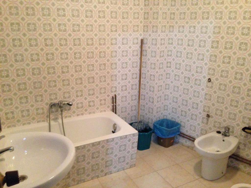 Camera Interna Doppia con Letti Singoli con Bagno in Comune