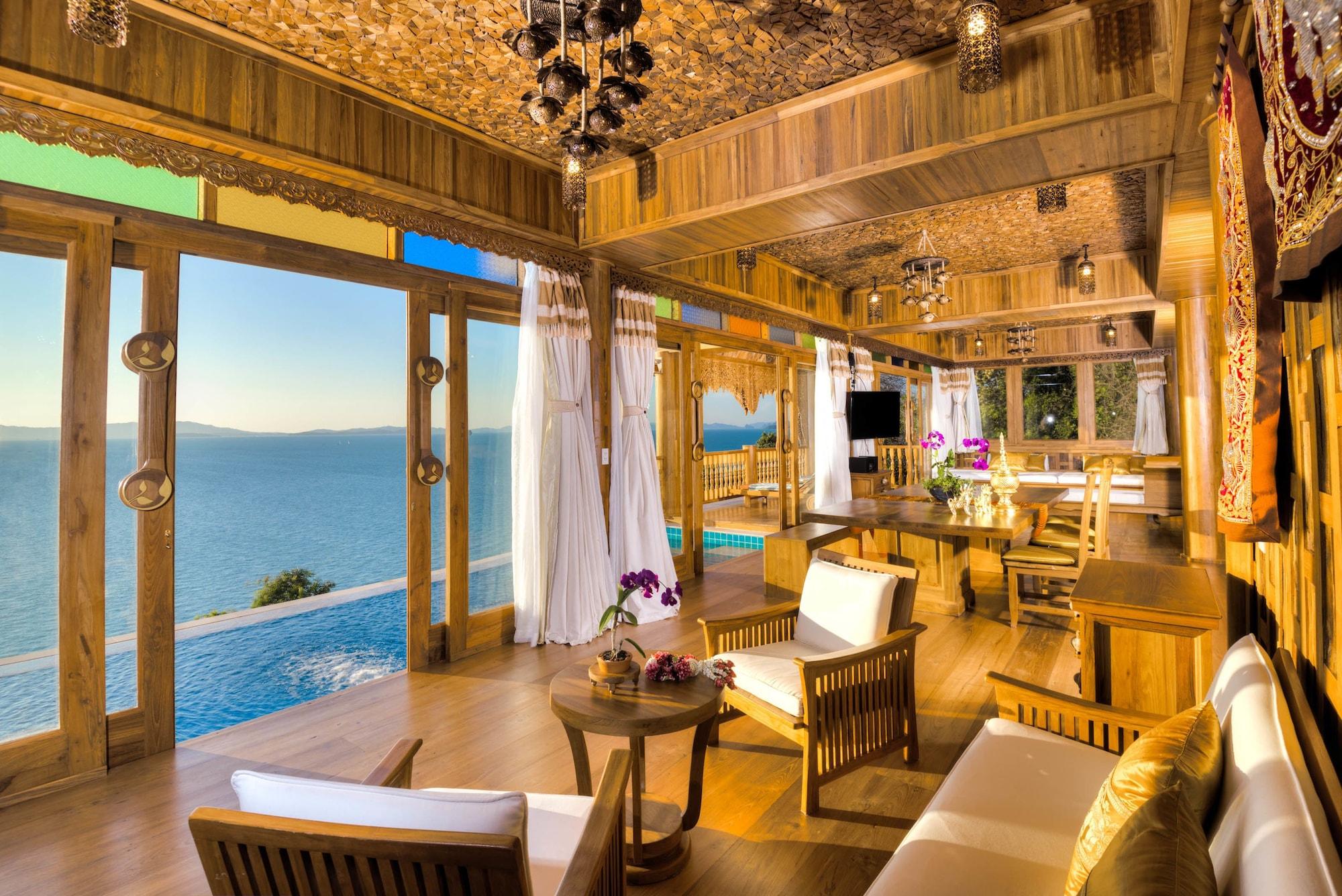 Villa mit 4 Schlafzimmern und Pool