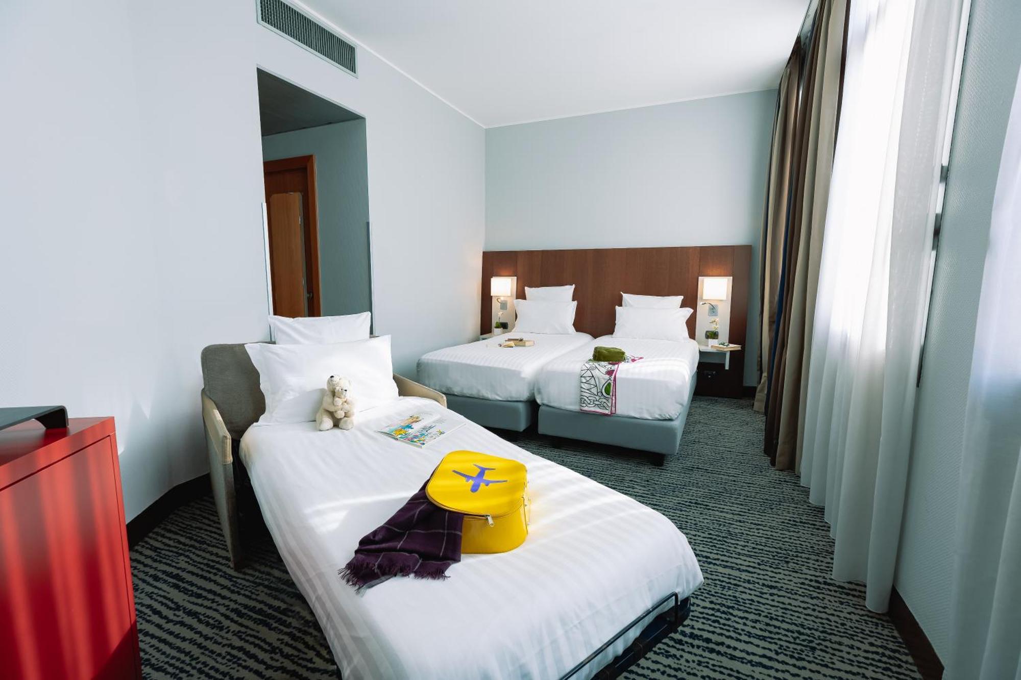 Quarto Superior com 2 Camas de Solteiro e Sofá-Cama