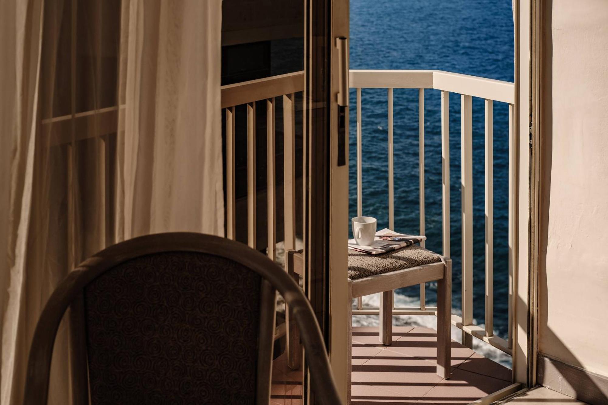 Camera Matrimoniale/Doppia con Letti Singoli con Vista Mare Laterale