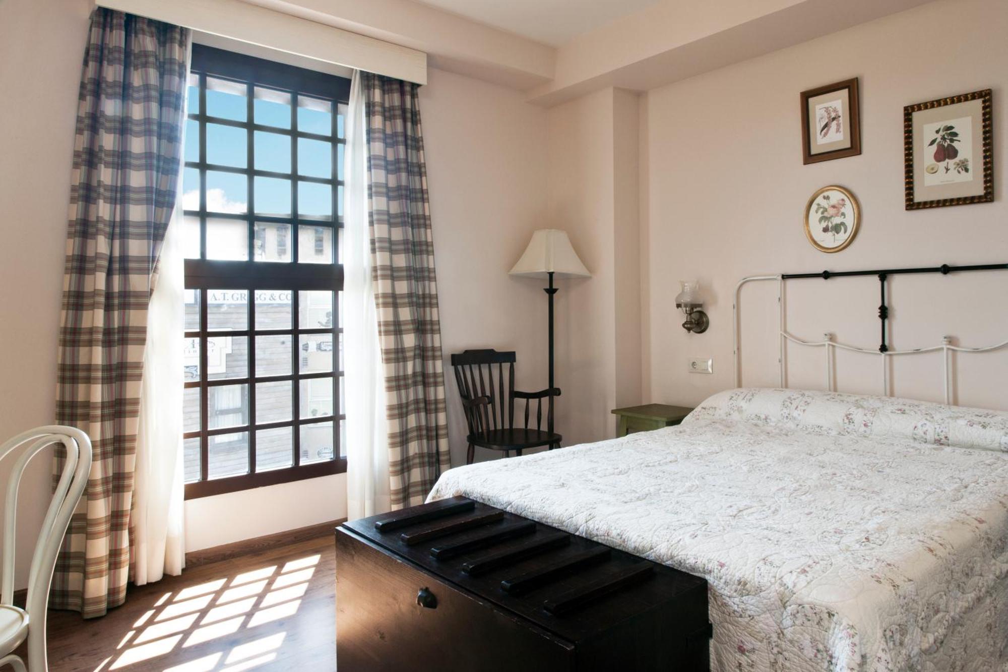 Basic Standard Room with Access To PortAventura Park + 1-day ticket to Ferrari Land,1436259328:JPEG