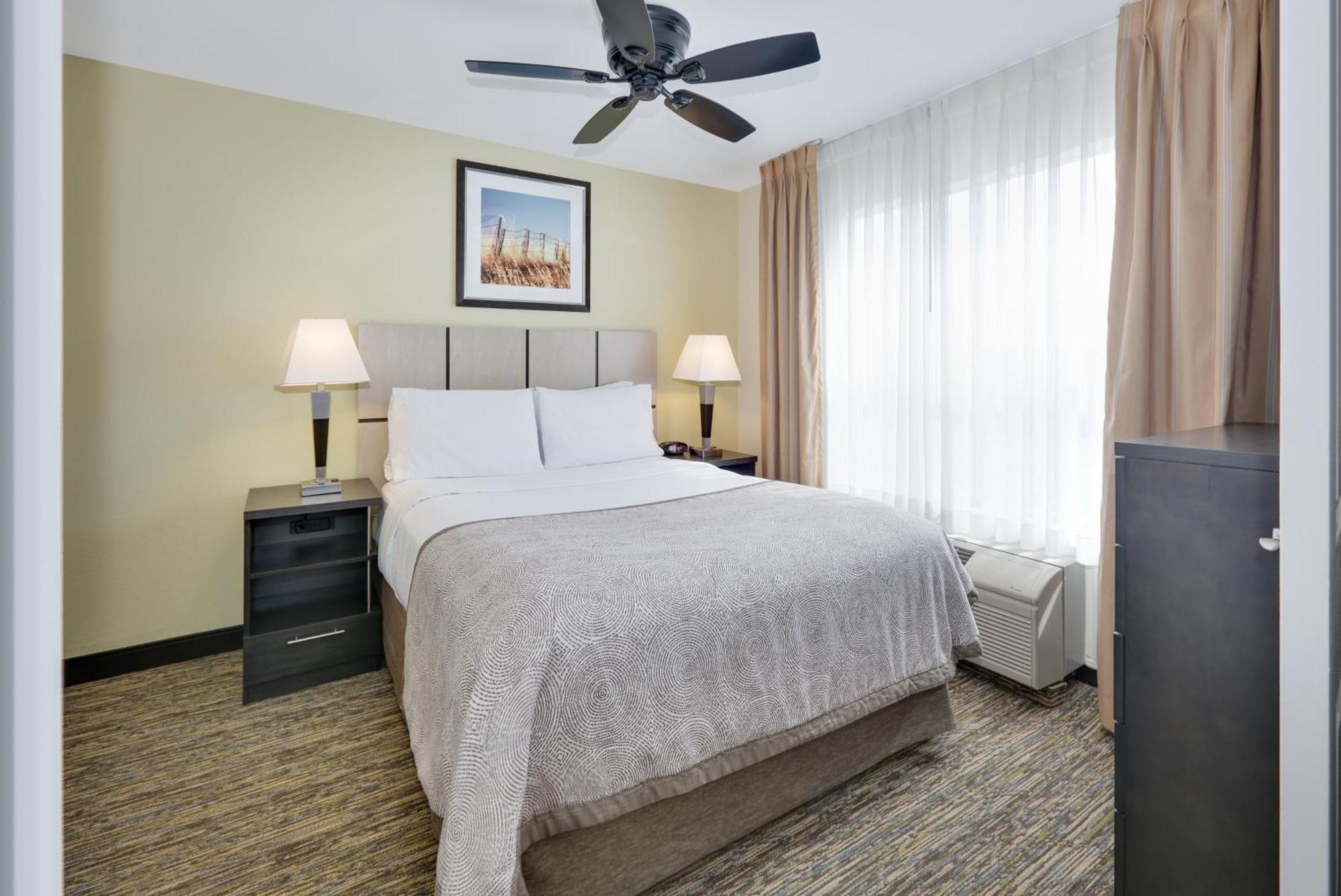 One-Bedroom Suite - Disability Access/Non-Smoking