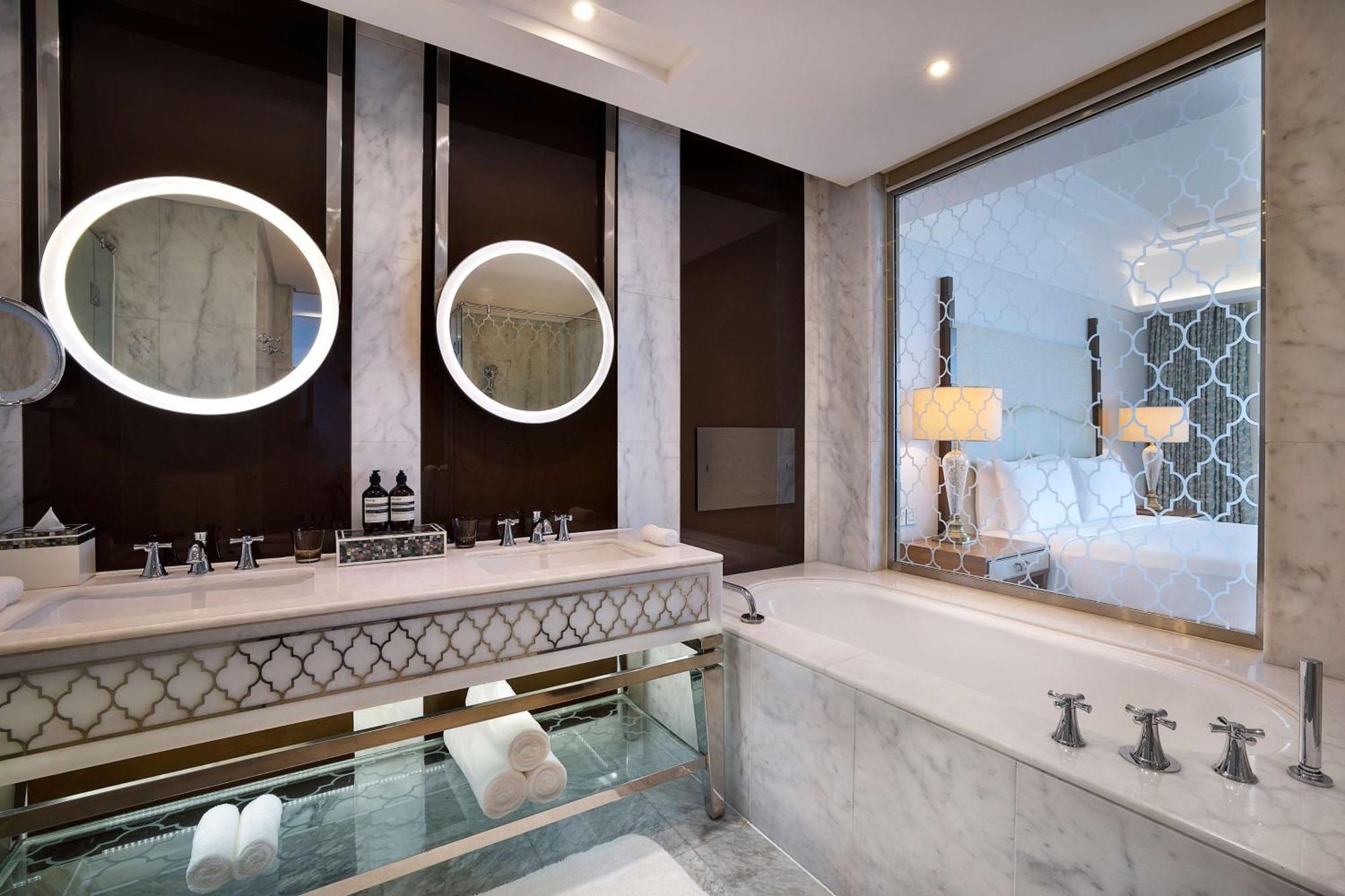 Deluxe Kamer met 2 Queensize Bedden, Uitzicht op Zee en de Skyline