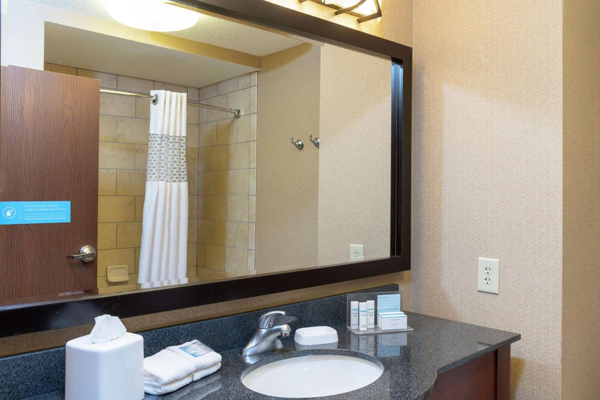 Double Room with Two Queen Beds and Bath Tub - Hearing Access/Non-Smoking