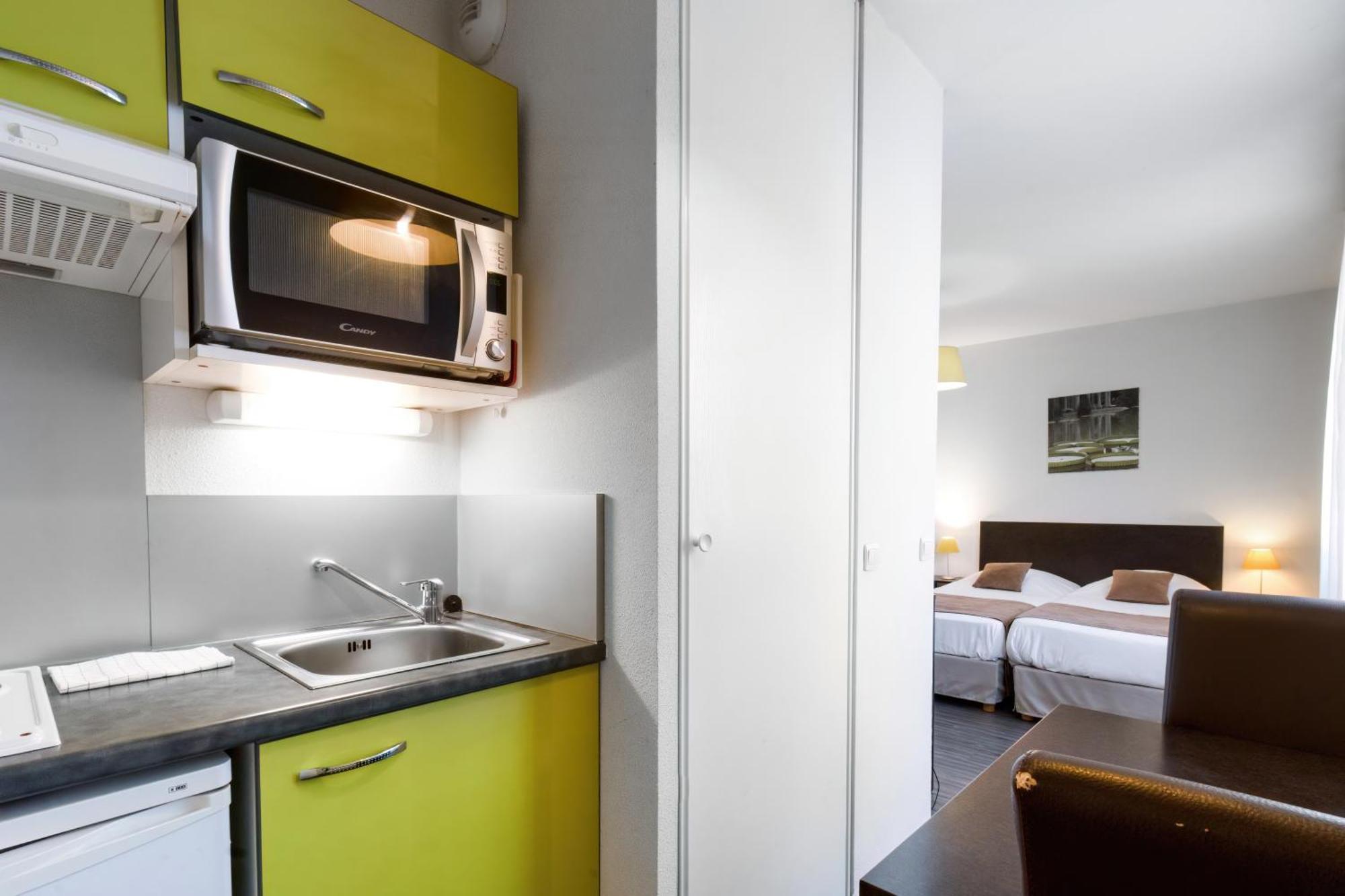 Studio Two Single Bed
