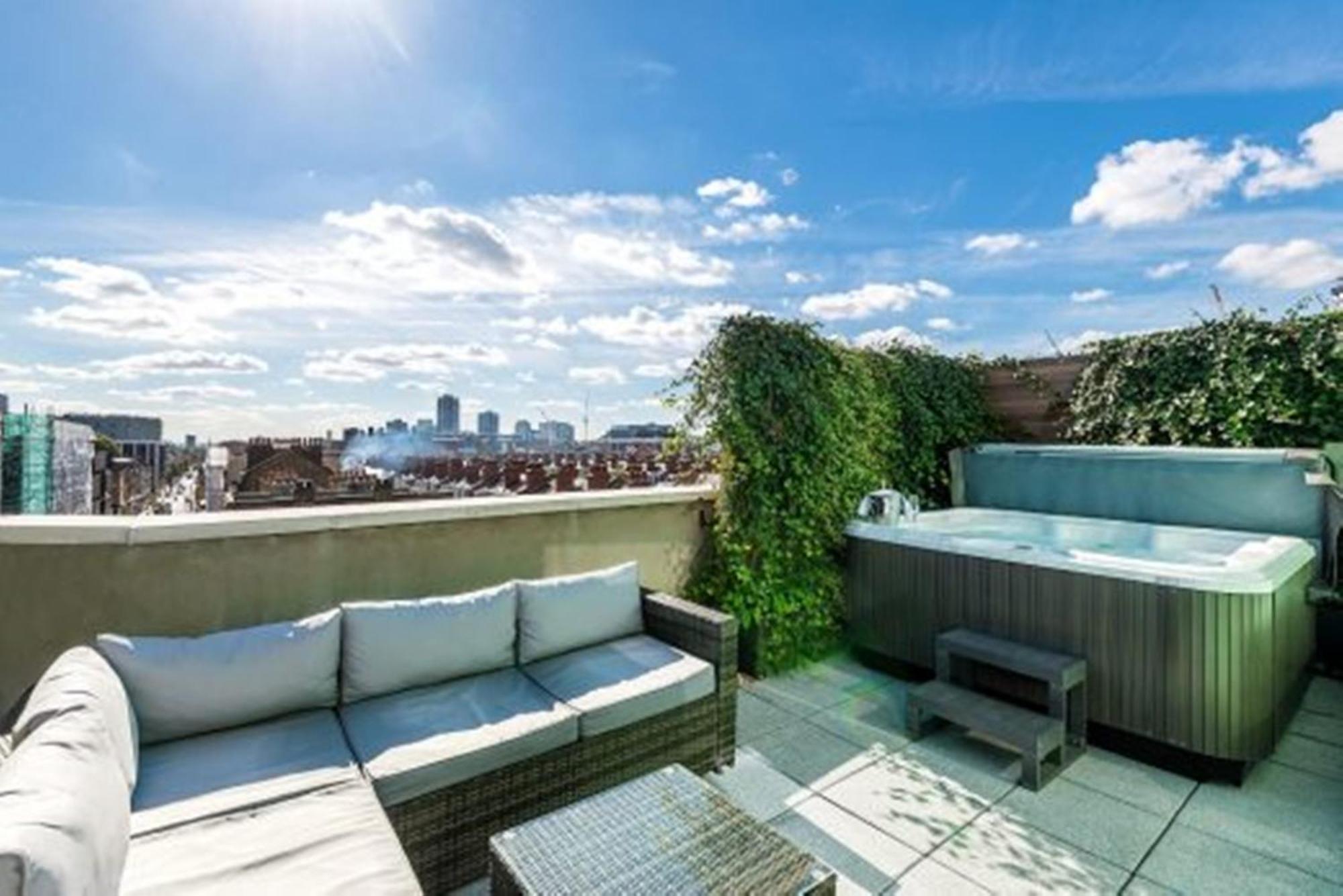 Chambre Double de Luxe avec Terrasse et Bain à Remous