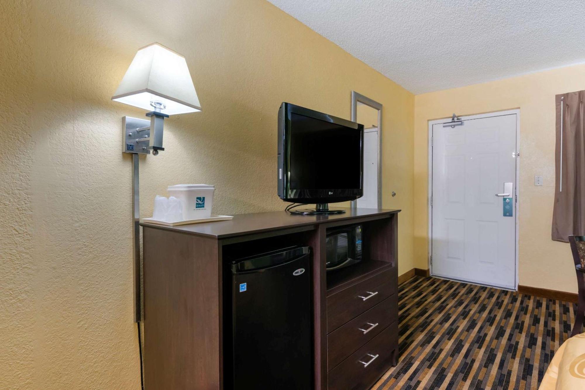 Queen Room - Non-Smoking