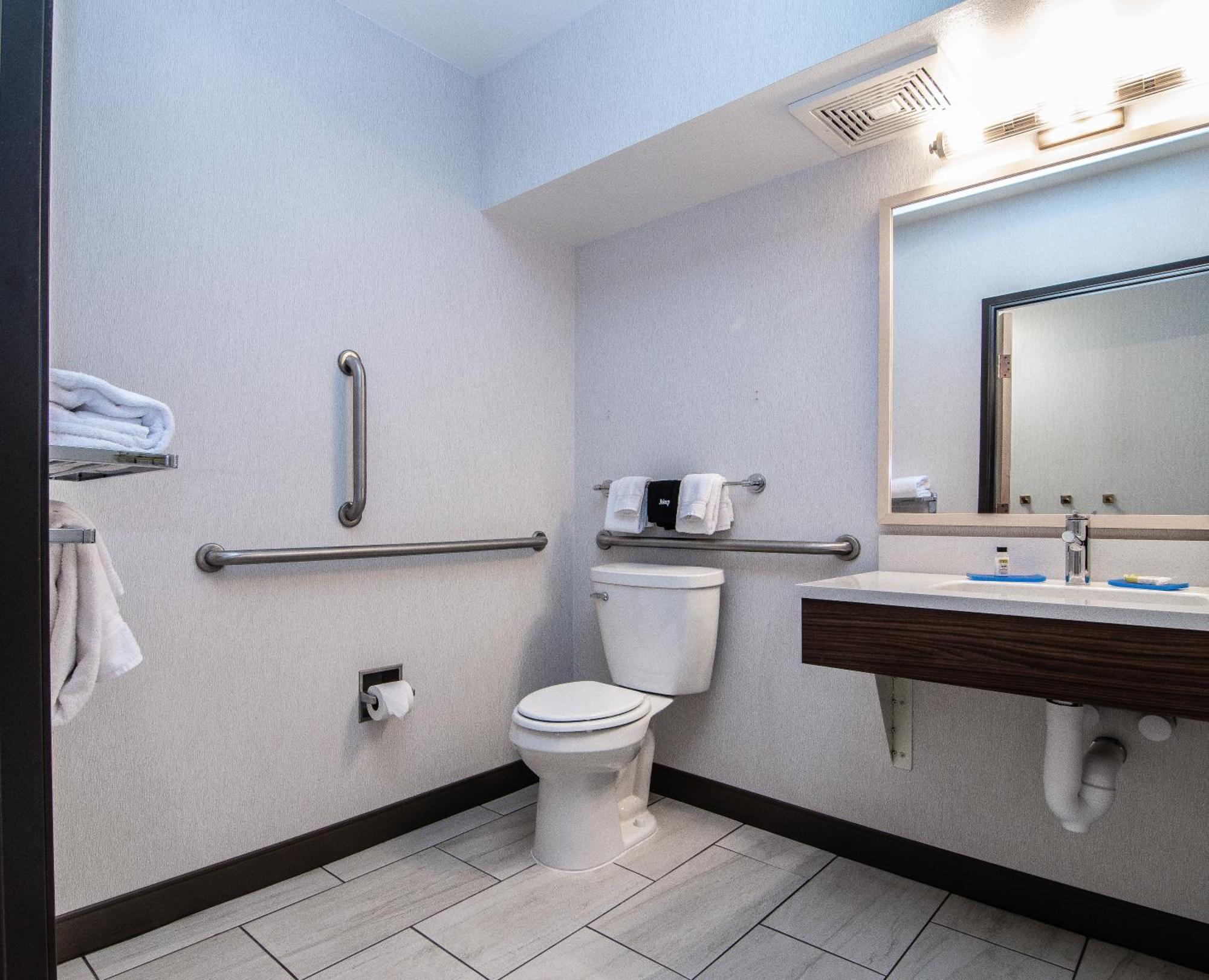 King Room Hearing Accessible with Roll-In Shower